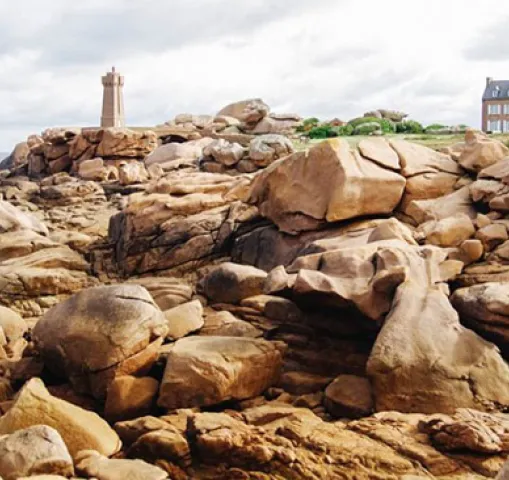 phare-ploumanach-cote-granit-rose-jheyte