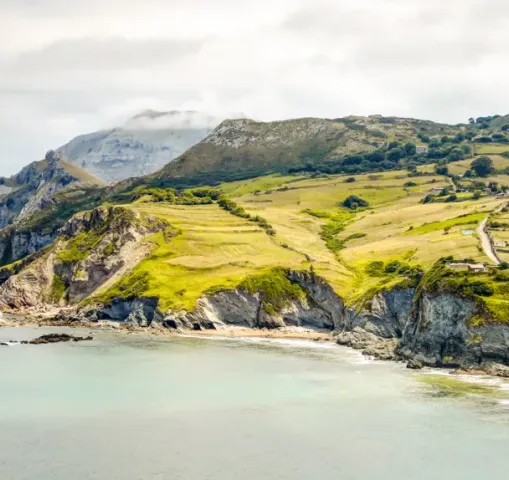 AdobeStock-Evbuh15 Paysage côtier du Camino del Norte
