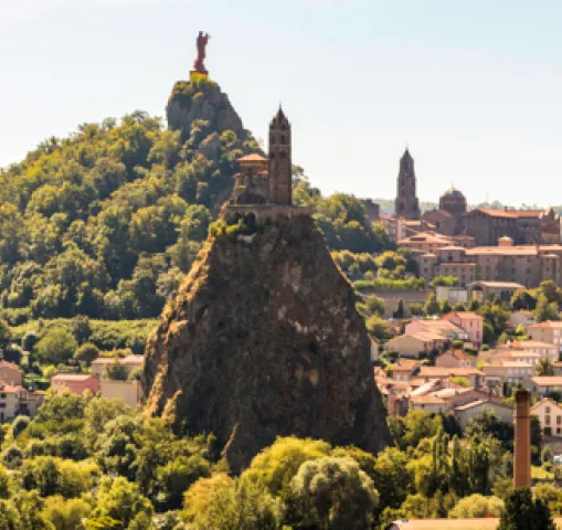 Le Rocher Saint-Michel d'Aiguilhe au Puy en Velay